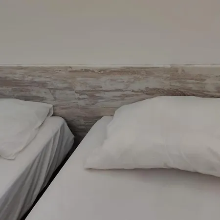 Brothers Place Хостел Лиссабон
